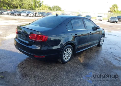 2013 Volkswagen Jetta Hybrid Se/Sel/Sel Premium z USA, uszkodzony, nr VIN 3VW637AJ3DM311665